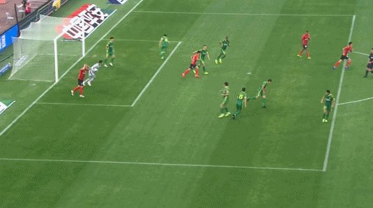 1619617982702042360.gif 【中超】洛佩斯2球吕文君破门 海港3比1送国安2连败